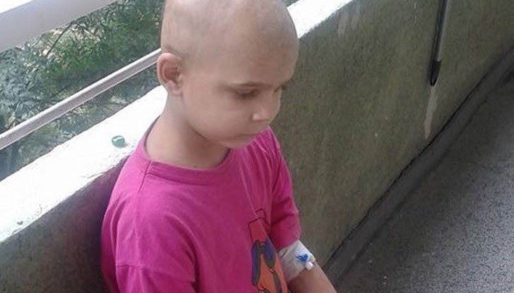 Майката обаче не се е появявала, дори не се е обаждала, за да разбере как е детето й