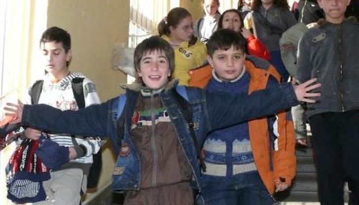 Директорите могат да дават до 3 дни на децата при необходимост Директорите могат да дават до 3 дни на децата при необходимост