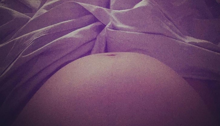 Дъщерята на Камата пусна снимка на наедрелия си корем