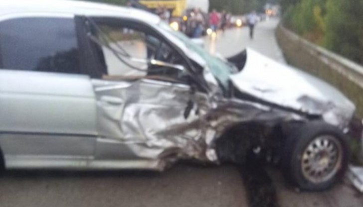 Шофьор на 23 години, шофиращ „БМВ“ е причинил тежка катастрофа на пътя Варна – Добрич