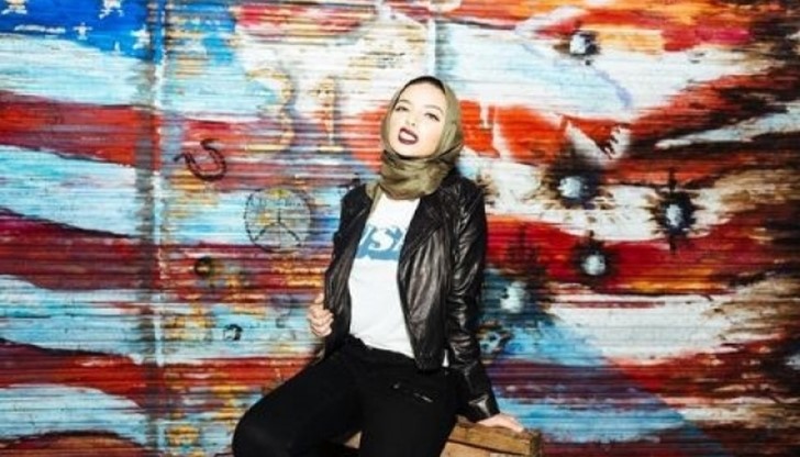 Списание "Playboy" за първи път показва на страниците си мюсюлманка с ислямска забрадка