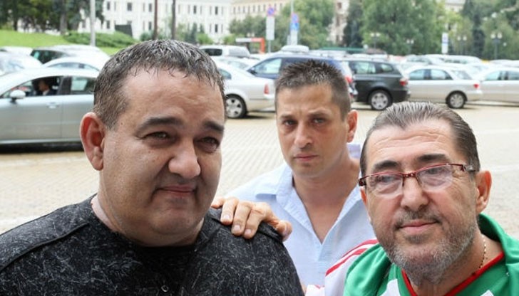 Днес, Митьо Пищова заедно с вицето си, внесоха документите в ЦИК