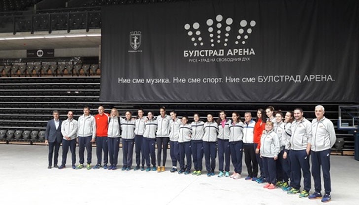 Националките останаха очаровани от залата, в която влязоха за първи път Националките останаха очаровани от залата, в която влязоха за първи път