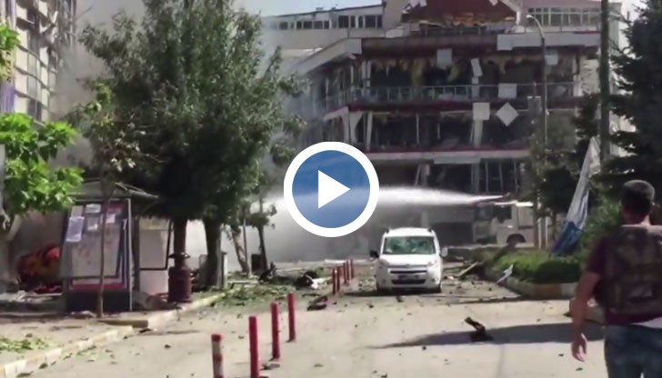 Кола-бомба избухна в турския град Ван