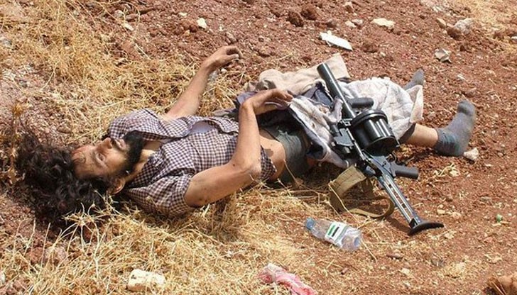 7-дневното примирие, което изтече в неделя в полунощ, бе нарушавано многократно, докато се стигна до удара на коалицията по военни на Асад 7-дневното примирие, което изтече в неделя в полунощ, бе нарушавано многократно, докато се стигна до удара на коалицията по военни на Асад