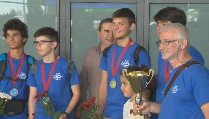 Ученици от Софийската математическа гимназия спечелиха 4 сребърни и 4 бронзови медала на Олимпиада