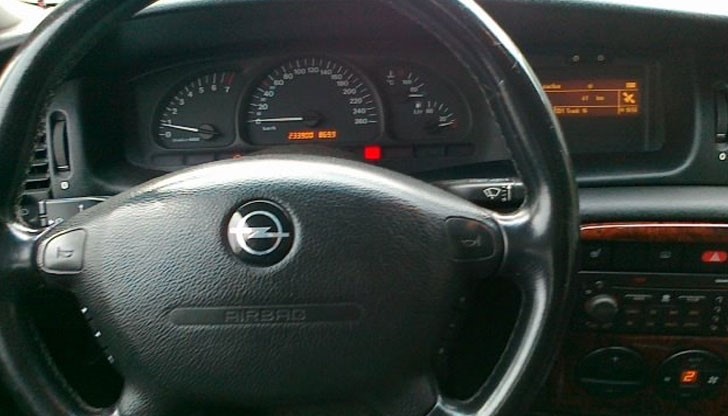 30-годишният строител натиска газта на новата придобивка, но изтърва управлението 30-годишният строител натиска газта на новата придобивка, но изтърва управлението