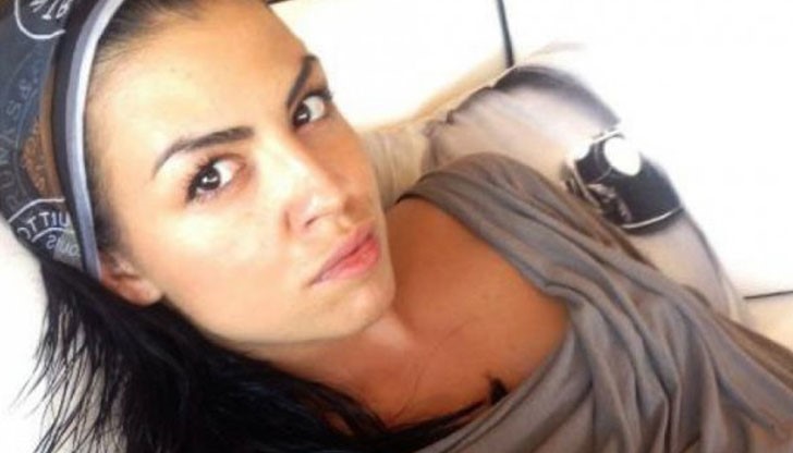 Водещата си навлече гнева на зрители, след като предпочете влизането си във Вип брадър, пред траура за баща си