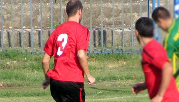 Борислав Джарнавлиев се мести да живее в Англия и няма да може повече на носи „червено-черния“ екип Борислав Джарнавлиев се мести да живее в Англия и няма да може повече на носи „червено-черния“ екип