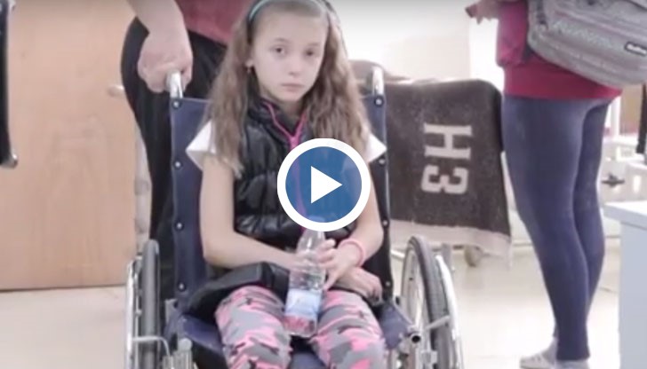 Едното дете ще претърпи операция на китката