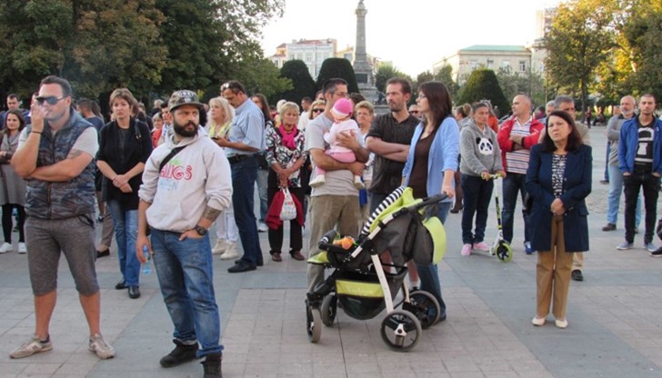 Пред общината се събраха само 50 души, които не искат мигранти в Русе