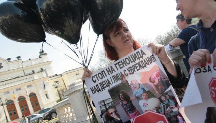 Средствата ще се дават независимо от доходите на семействата, като родителите сами ще избират как да ги управляват Средствата ще се дават независимо от доходите на семействата, като родителите сами ще избират как да ги управляват