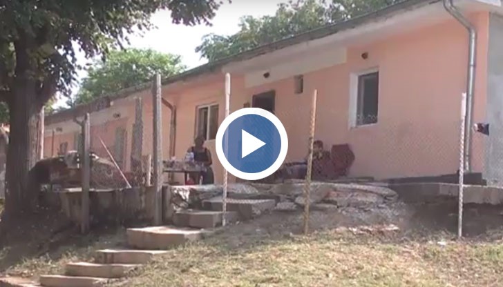 Вече трета година пропада основа на къща общинска собственост в русенския квартал "Здравец"