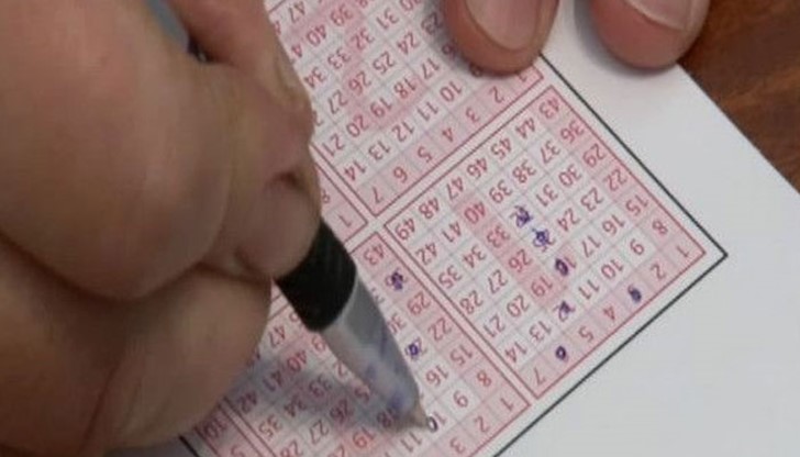 Семеен е и има един син, който е в пети клас Семеен е и има един син, който е в пети клас