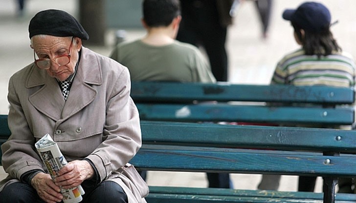 Историята на тези двама души са част от ежедневието на стотици самотни пенсионери у на