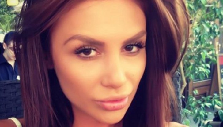 Бившата участничка във „ВИП брадър” пусна много пикантен кадър в интернет