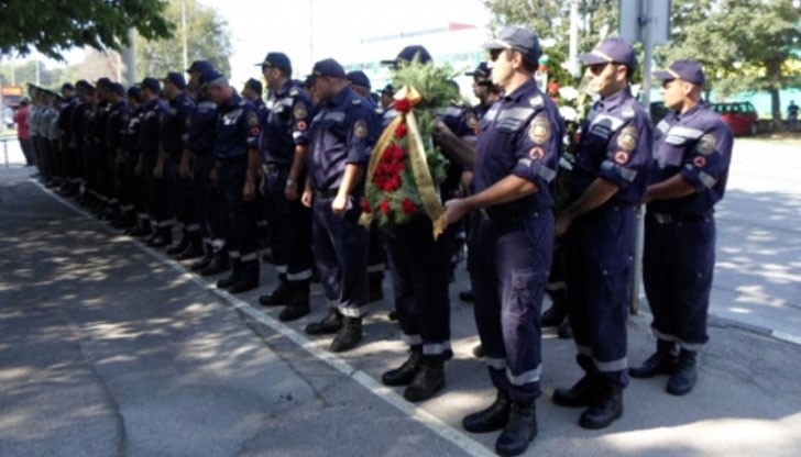 На 14 септември българските пожарникари и спасители честват своя професионален празник