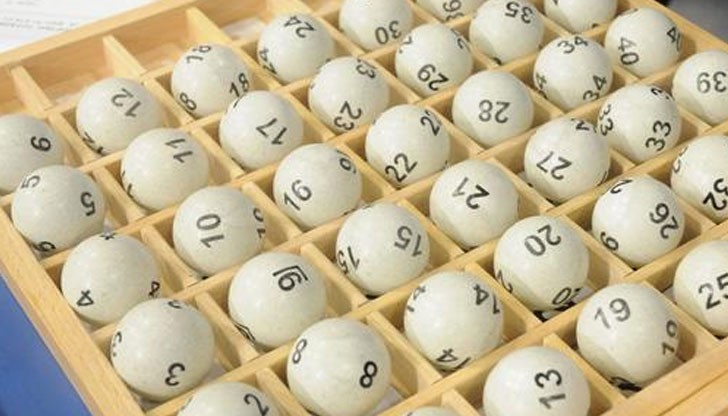 Късметлия от САЩ намери печеливш лотариен билет, купен година по-рано, в автомобила си Късметлия от САЩ намери печеливш лотариен билет, купен година по-рано, в автомобила си