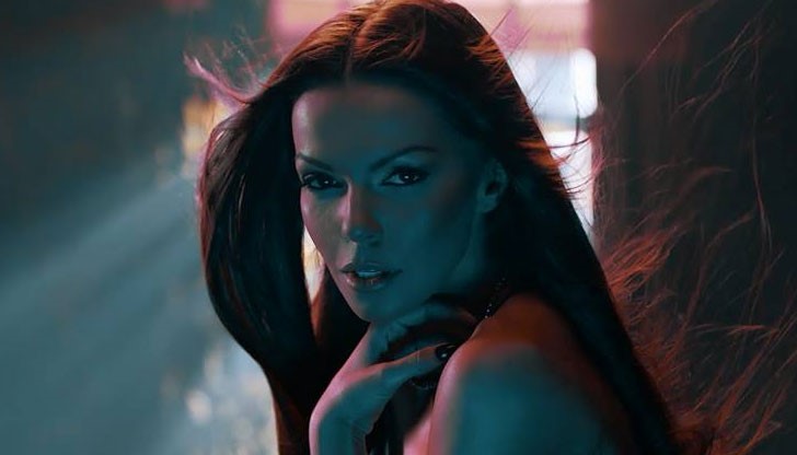 Изпълнителката не крие щастието си в социалната мрежа Изпълнителката не крие щастието си в социалната мрежа