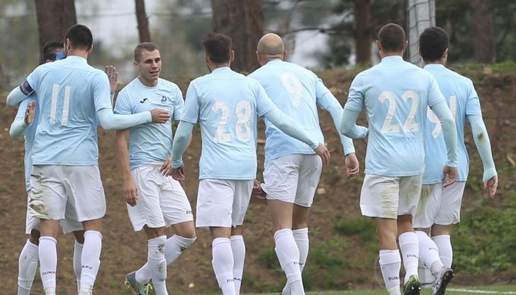 Сензацията в Първа лига продължава напред за Купата след драма с дузпи