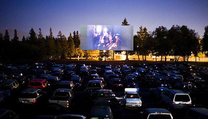 Днес русенци ще могат да гледат 4-ри филма на паркинга до НАП