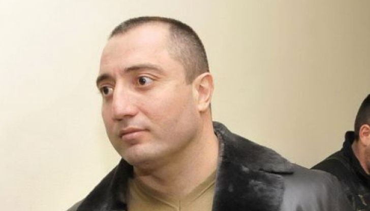 Това се случва 3 месеца след фаталната вечер... Това се случва 3 месеца след фаталната вечер...