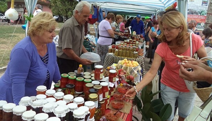 Депутатите от Европарламента се редили на опашка да опитат лютеница от Куртово Конаре