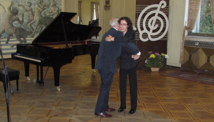 Русенските пианисти имат отличие и от Международния музикален конкурс ,,Наследници на Орфей" в Албена
