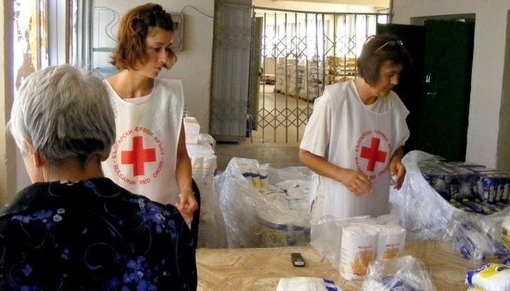 Вижте какви продукти включват в пакетите за бедните Вижте какви продукти включват в пакетите за бедните