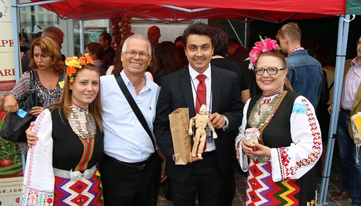 Кампанията на Неков „Да защитим българския вкус“ събра българи в Брюксел на празника на Съединението