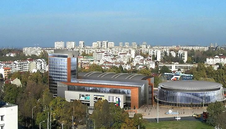 В МОЛ- а ще има кино, бар, ресторанти, супермаркет, както и 1000 паркоместа