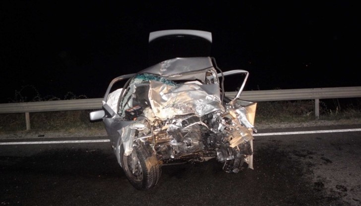 Водачката на автомобила, която е била сама, е загинала на място