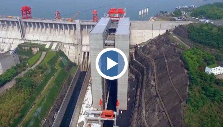 Новото съоръжение е инженерно чудо и може да издигне корабите, заедно с водата с тегло приблизително 3000 тона на височина от 113 метра