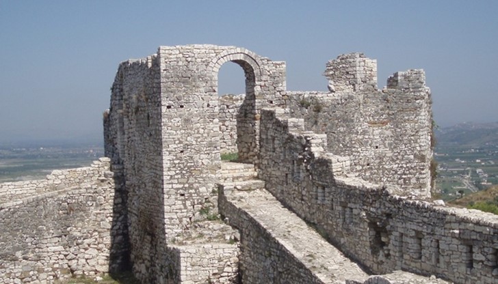 Това твърдят техните историци и дори се учи в училище