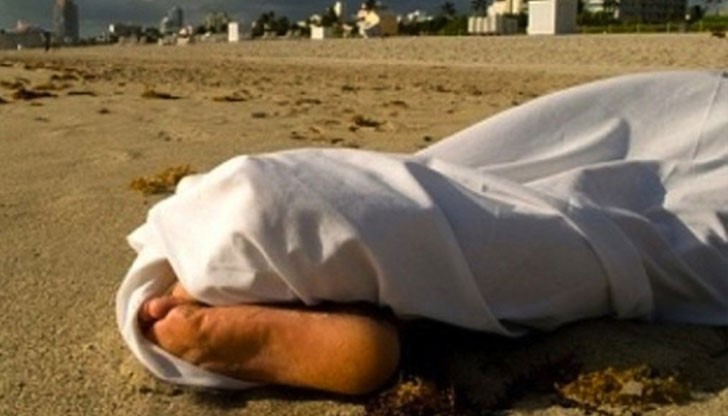 56-годишен мъж се удави близо до луксозния плаж на „Оазис”, петима спасители са вадили тялото му от бурното море / Снимката е илюстративна