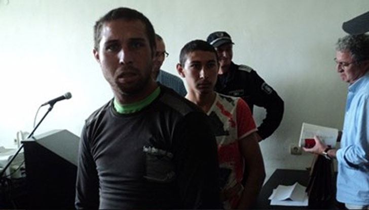 Братята обясниха, че са удряли с тухла и кол пастира, а след това избягали