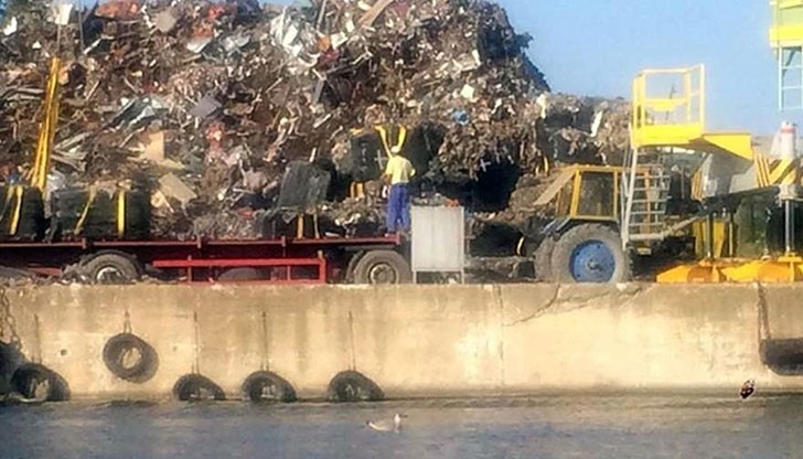 За 17 дни два кораба с 12 000 т акостираха в града, още един с 5000 т пристига през Босфора