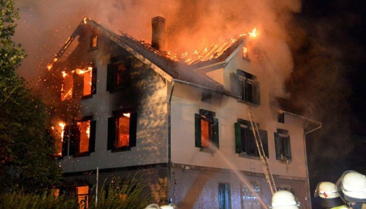 Бежанец, живеещ в център за настаняване в Германия, загина, опитвайки се да запали жена си жива