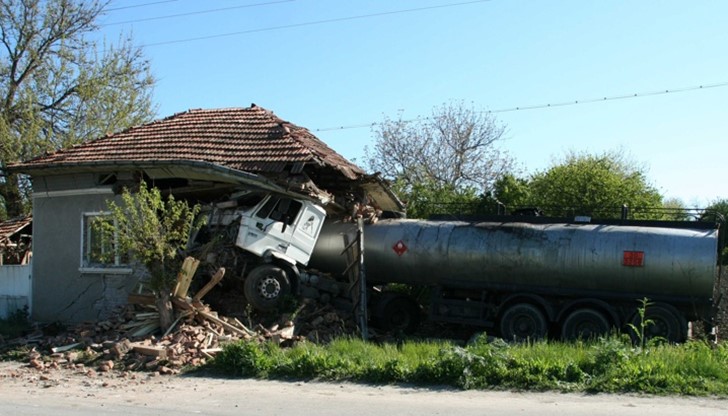 Един човек е загинал, а най-малко 10 души са ранени Един човек е загинал, а най-малко 10 души са ранени
