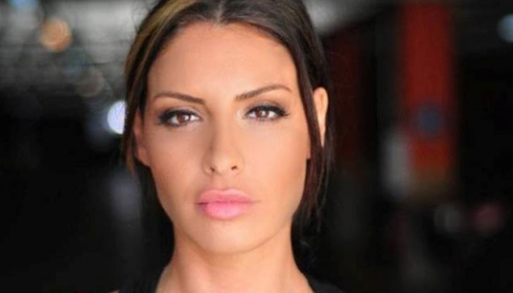 Златка захапа и моделката Глория