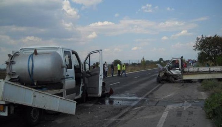 Да се прости с баща си и брат си от САЩ пристигна дъщерята и сестра на двамата загинали