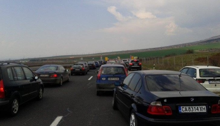 Движението е изключително затруднено в района на тунелите Витиня и Топли дол Движението е изключително затруднено в района на тунелите Витиня и Топли дол