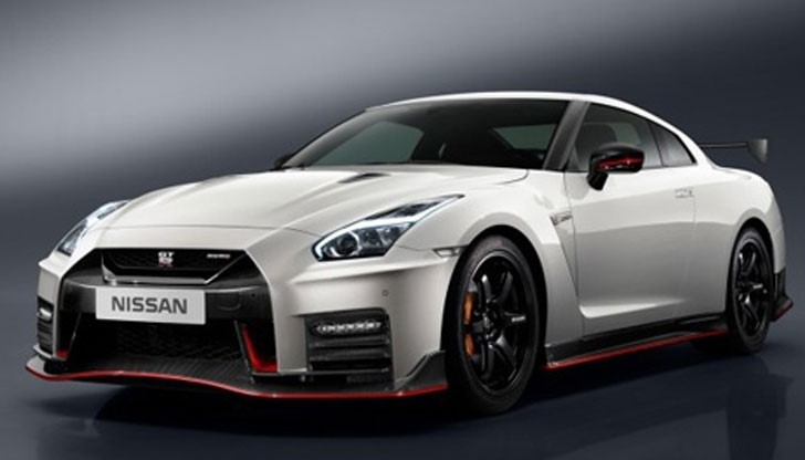 Автомобилът се отличава с по-корави настройки на окачването, малко по-голяма мощност - непроменените 600 конски сили или с 25 повече от стандартния