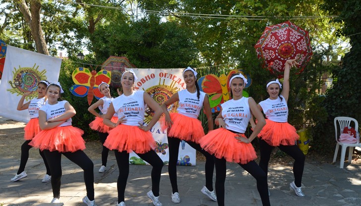 Балет „Импулс” взе участие в 6 представления и направи общ флашмоб между всички участници