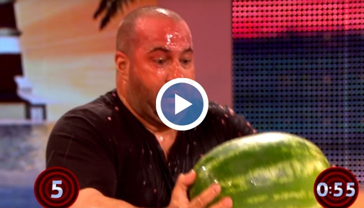 Шоуменът участва в реалити предаването "Go For It", спука 10 дини за 90 секунди