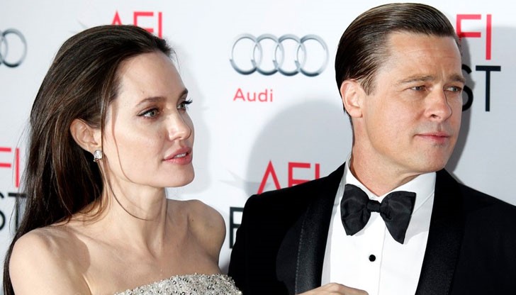 Джоли е подала документите за развод, заради спор за децата