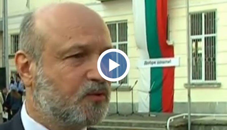 В същото време и училищата се оплакват от недостиг на преподаватели по математика и информатика