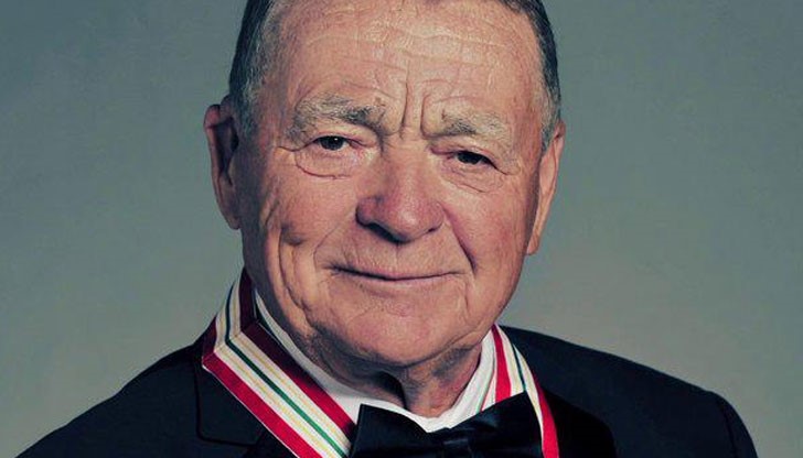 Детската площадка е в двора на УМБАЛ - Русе, изградена с дарение от Игнат Канев Детската площадка е в двора на УМБАЛ - Русе, изградена с дарение от Игнат Канев