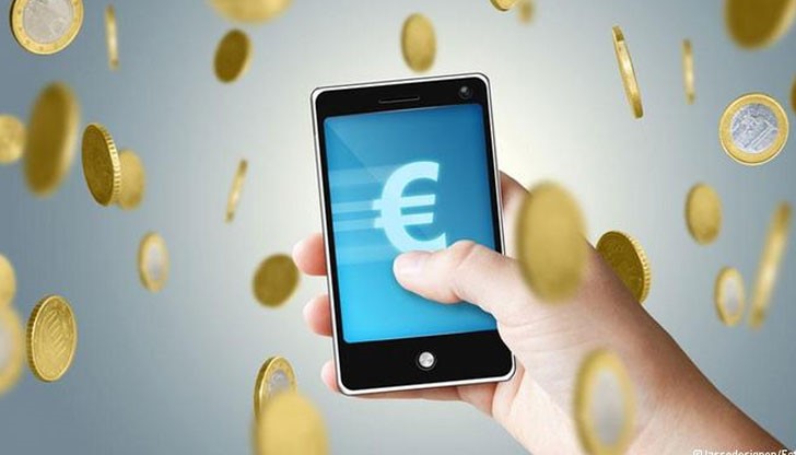 Роумингът в ЕС ще отпадне от 15 юни 2017 г., но потребителите ще могат да говорят и да пращат данни от чужбина по цените за вътрешна употреба само 90 дни годишно Роумингът в ЕС ще отпадне от 15 юни 2017 г., но потребителите ще могат да говорят и да пращат данни от чужбина по цените за вътрешна употреба само 90 дни годишно