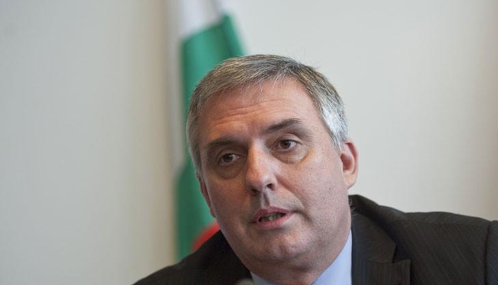 Калфин ще бъде издигнат от коалиция "Калфин-президент", в която ще участват 7 партии